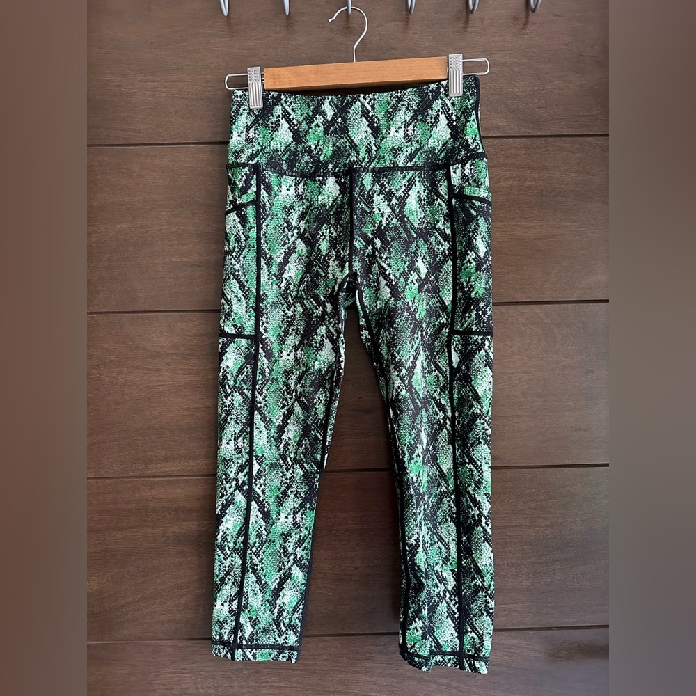 Constantly Varied Gear Green Snake Print Capri Leggings XS